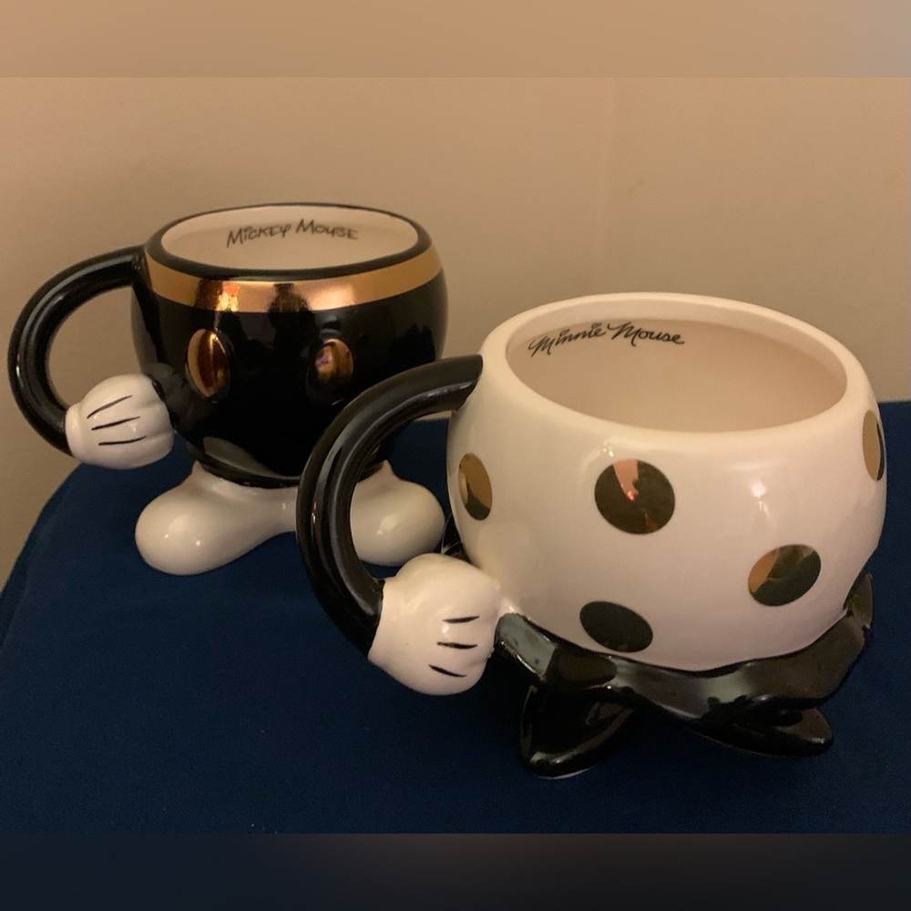 NWOT MICKEY & MINNIE MOUSE CERAMIC MUGS